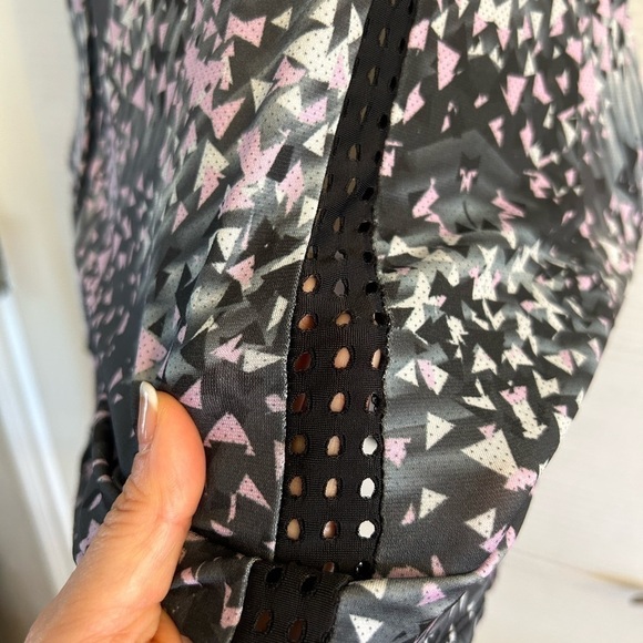 Athletic EVCR women’s ventilated tank top in size Medium.  J15 - Picture 6 of 9